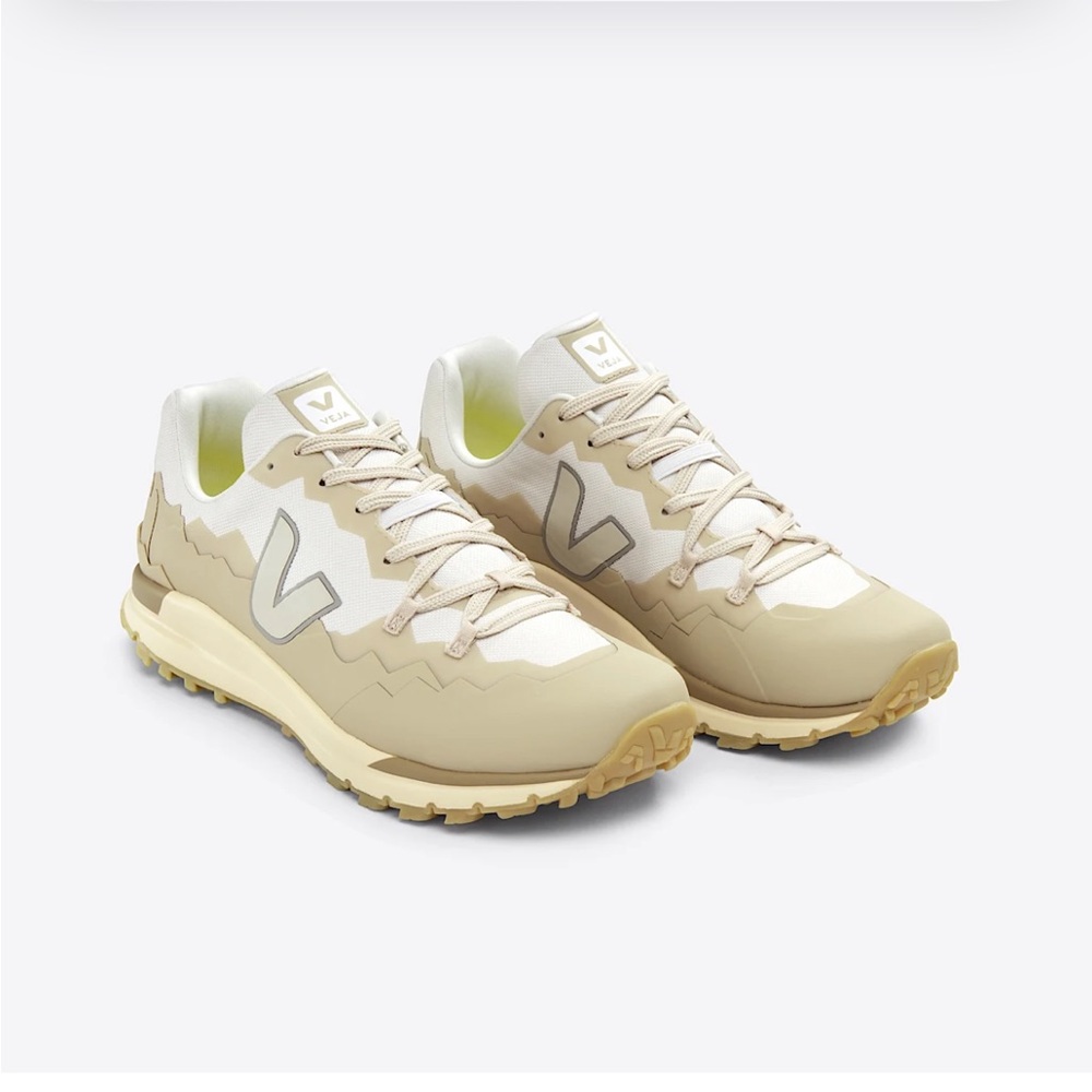 VEJA FITZ ROY TREK-SHELL GRAVEL
PIERRE ALMOND  women size 8 gently used